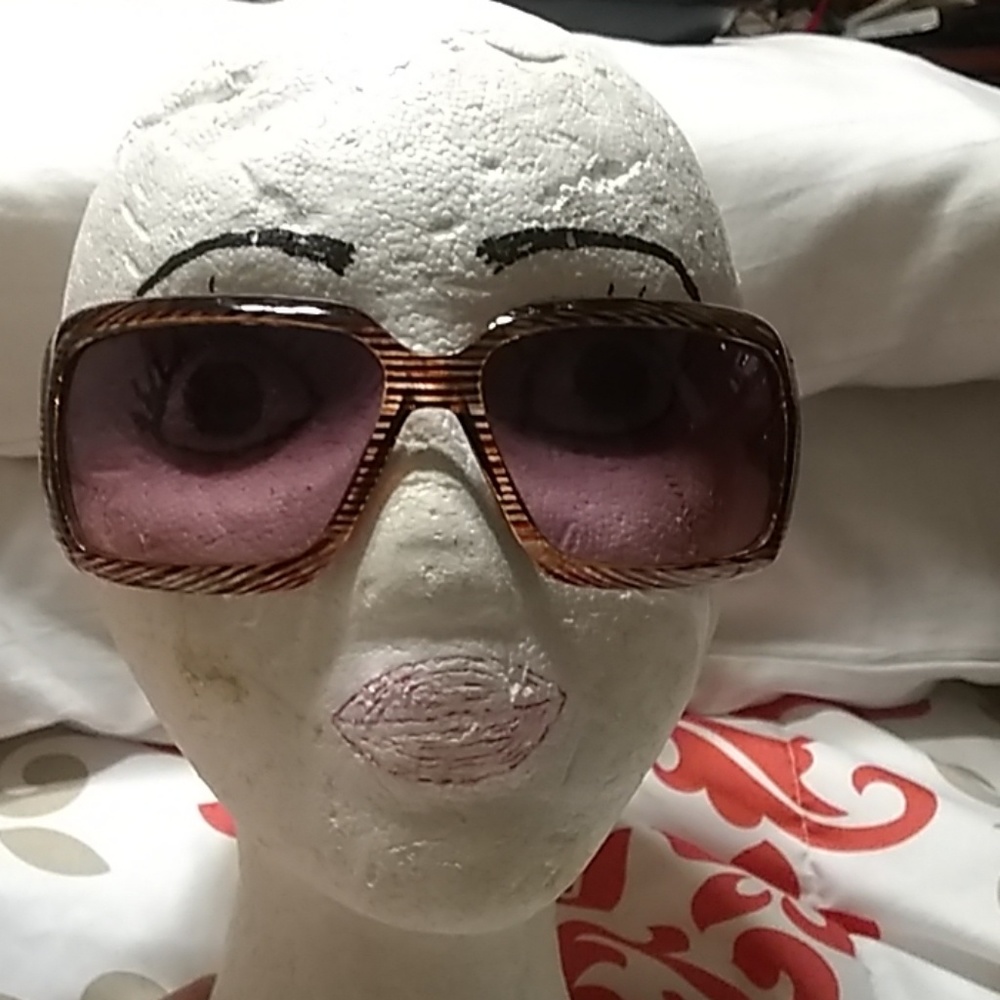 Sunglasses - Picture 6 of 7